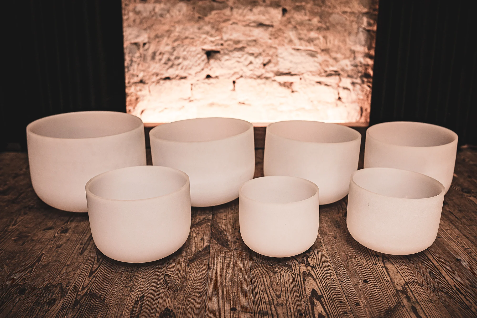 Meinl Sonic Energy Crystal Singing Bowls Chakra Set, white-frosted, Note C4, D4, E4, F4, G4, A4, B4 (432 Hz) - Image 2