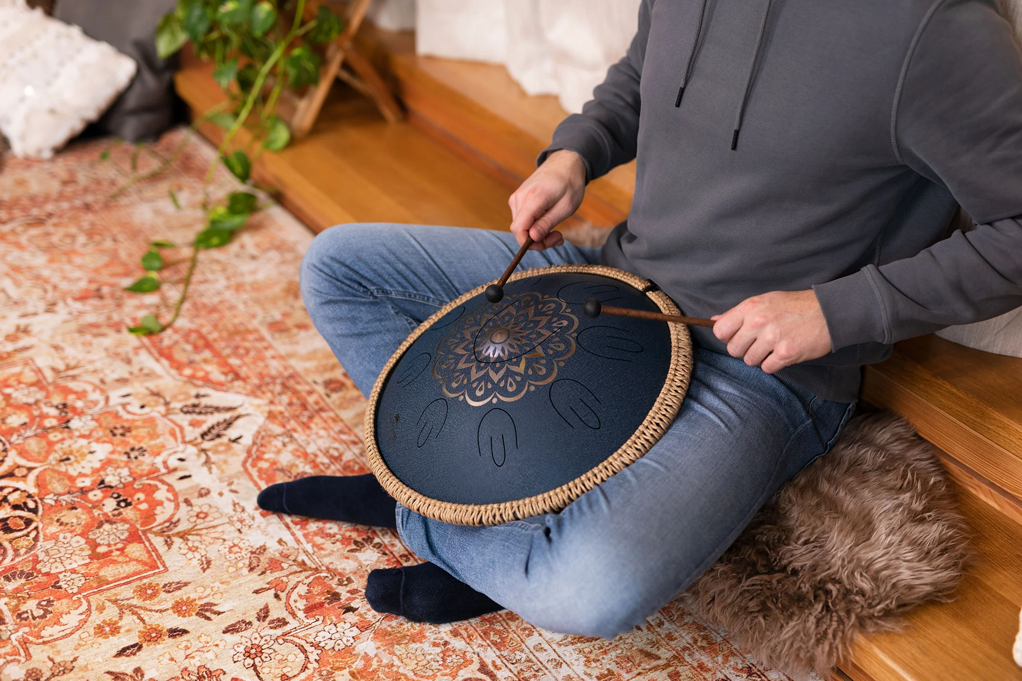 Meinl Sonic Energy Octave Steel Tongue Drum, Navy Blue, Engraved floral design, D Amara, 16" / 40 cm - Image 3